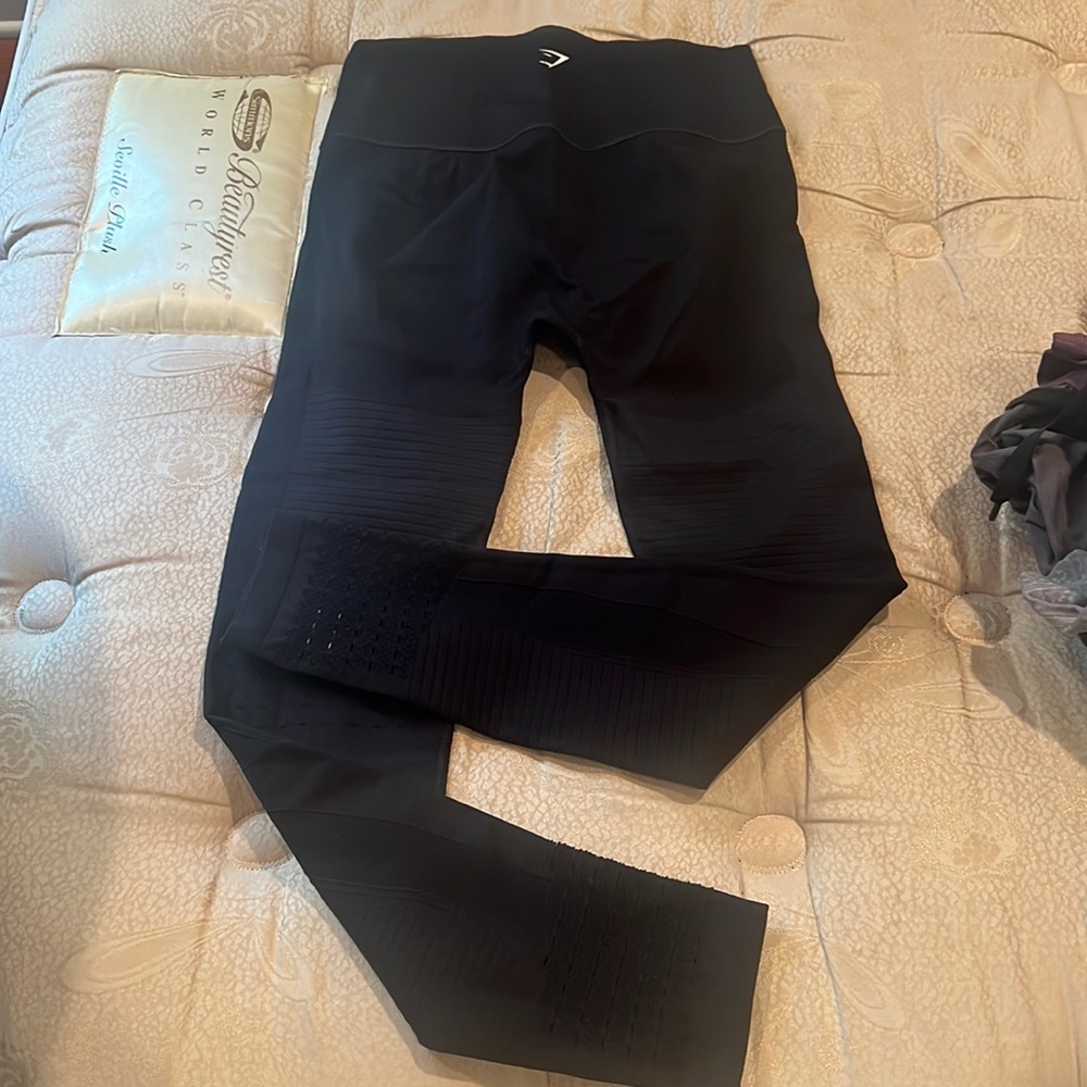 Gym shark leggings